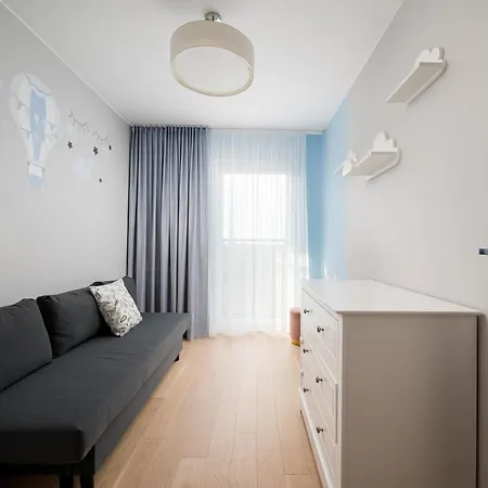 Daire Bielany Spacious By Bookinghost