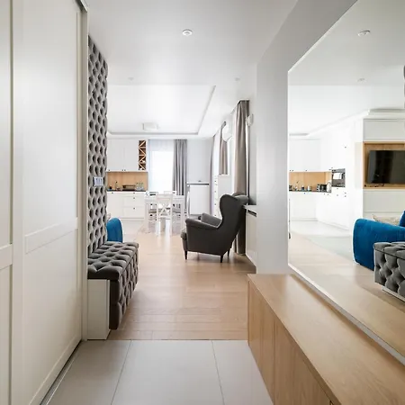 Bielany Spacious By Bookinghost